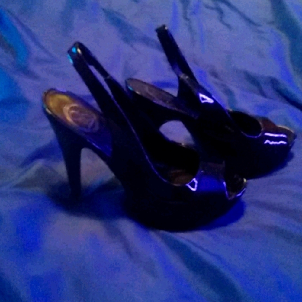 HIGH HEELS